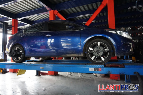 Servicio De Alineación Profesional Para Auto