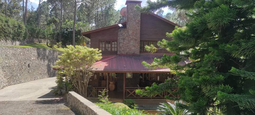 Villa En Venta, En Las Castillas Constanza Rd!