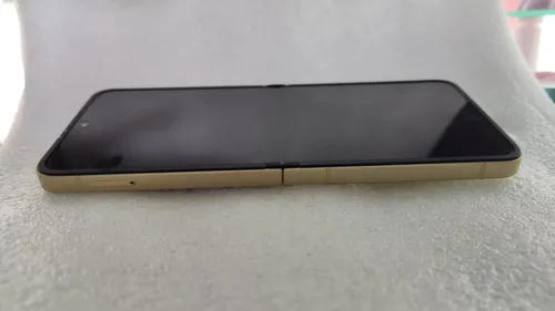 Samsung Galaxy Z Flip6 Dual Sim 256gb 12gb Ram (Usado)