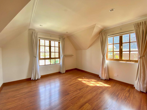 Impecable Casa En Santuario Del Valle