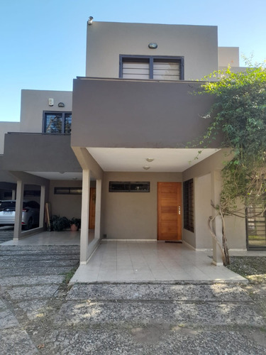 Hermoso Duplex , 2 Dormitorios , Cochera , Pileta , Quincho