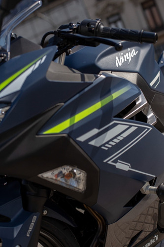 Imagen 22 de 25 de Lider Moto Kawasaki Ninja 400 Deportiva