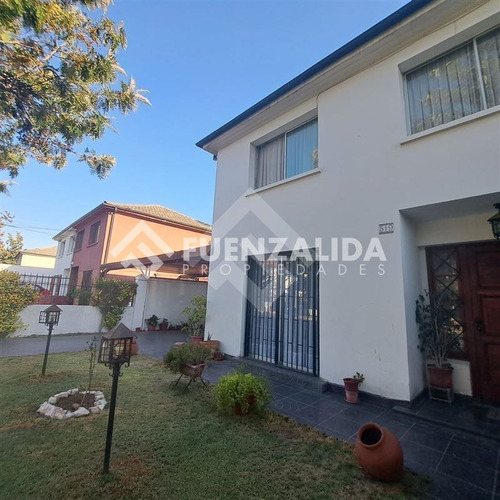 Casa En Venta De 5 Dorm. En La Cisterna