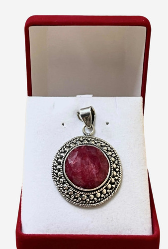 Imagen 4 de 5 de Medalla Oval De Plata Con Piedra Raíz De Rubi.