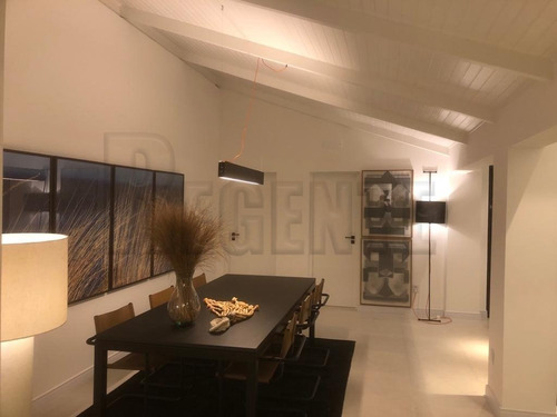 Imagem 6 de 15 de Casa Com 4 Quartos A Venda No Bairro Jurere Internacional Em Florianopolis - V-83470