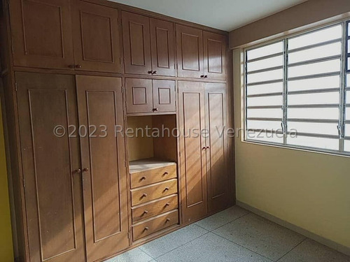 Imagen 11 de 24 de Edificio Ubicado En La Avenida Brager, Cuatro Apartamento, Dos De Ellos De 108 Mtrs2 Y Dos De 84 Mtrs2, Piso 1 Y 2. En La Planta Baja Dispone De Cuatro Santa Maria Para Locales Comerciales