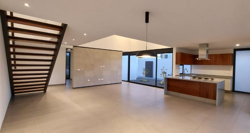 Imagen 7 de 12 de Preciosa Residencia En Grand Juriquilla, Jardín, Doble Altur