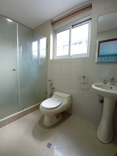 Imagen 15 de 27 de En Venta Apartamento Remodelado 144 M² 4h/3b/2 Pe Chuao