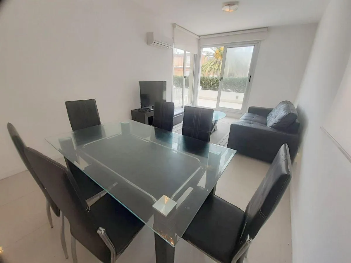 Alquiler Anual Apartamento Con 2 Dormitorios Península!! · Foto 2