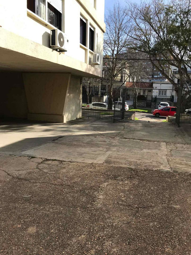 Cocheras En Avenida Italia Y Dessalines ,alquilo $3.000