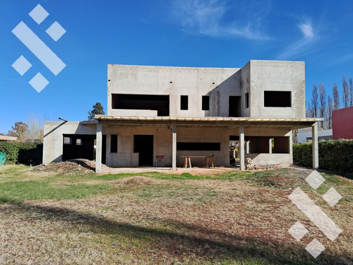 En Venta, Casa De 4 Dormitorios En Obra Santa Rita, Plottier