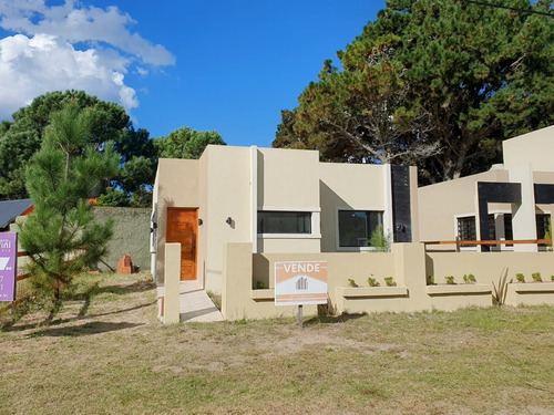 Casa A Estrenar 3 Ambientes Con Parrilla Y Entrada Para Vehículo - Financiada
