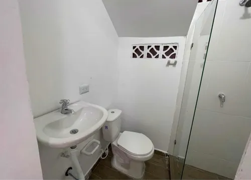 Vendo Casa En Manrique Central, Primer Piso