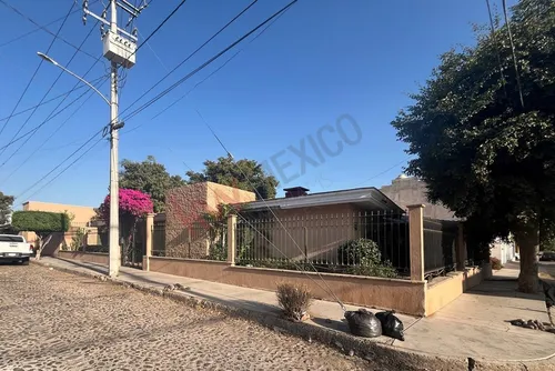 Casa En Chapultepec: 1 Piso, Confort Y Amplitud.