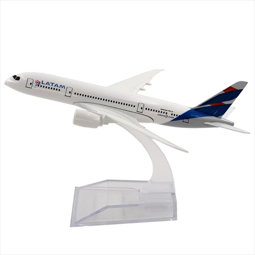 Imagen 5 de 6 de Latam, Avion Boeing 787, Esc 1:400, 100% Metálico