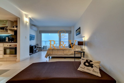 Imagen 7 de 21 de Venta De Apartamento Monoambiente Con Terraza Y Garaje En El Corazón De La Península, Punta Del Este