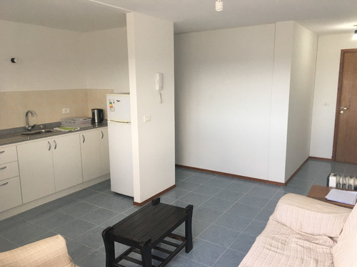 Alquiler Anual Torre San Carlos Piso Alto 2 Dormitorios 1 Baño Amoblado