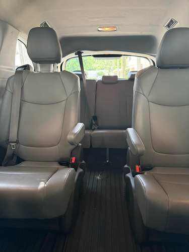 Sienna 2023. Modelo Xle (híbrida) Asientos Piel
