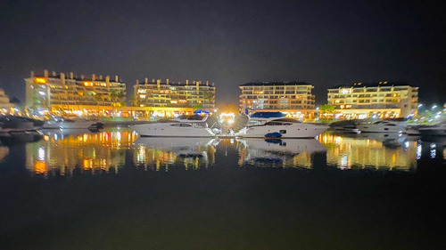 Imagen 5 de 9 de Alquiler Charteo De Yates Y Barcos En Buenos Aires Y El Delta!! Fiestas Privadas/eventos Empresariales Y Sociales Nauticos/ Alquiler De Helicopteros!!