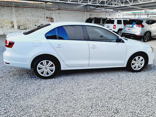 Imagen 14 de 15 de Volkswagen Jetta 2017 2.5 Comfortline Mt