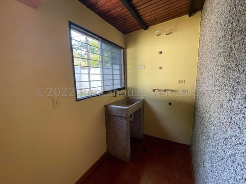 Imagen 20 de 30 de Apartamento En Venta Este Barquisimeto, Cerca De Avenida Abogados, Amplio Patio, Info. 0424-5325471, Codigo 22-22704 Mf