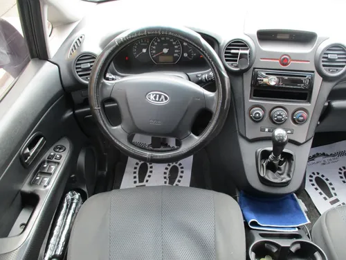 Kia Carens RONDO EX 4X2 2000CC MT AA