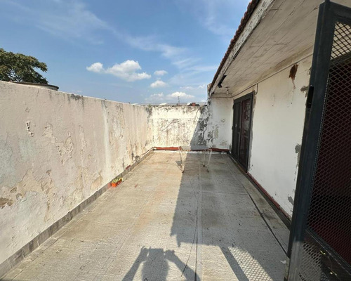 Casa En José Manuel Estrada 906