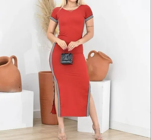 Vestido vermelho com listra do best sale lado