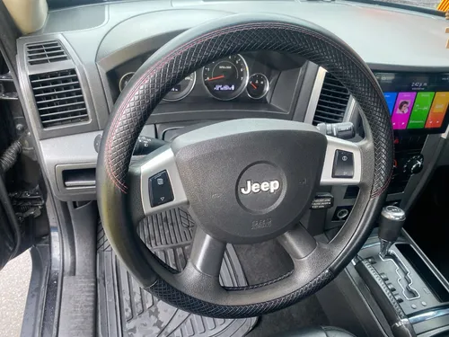 Jeep Grand Cherokee 3.7 LAREDO AT 4X4