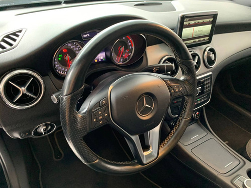 Imagem 14 de 15 de Mercedes-benz Gla 200 1.6 Cgi Vision 16v Turbo Gasolina 4p