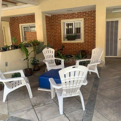 Townhouse En Venta Con Muy Buenos Acabados, Pisos De Marmol, Cocina Empotrada Ym Tope De Cuarzo, Pared Decorada En Coralina. San Diego