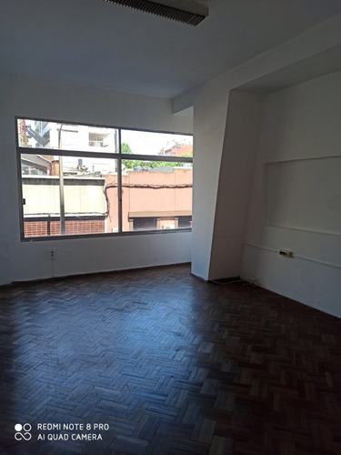 Oficina De 300m2, 8 Privados. 18 De Julio Y Martin C. Martínez