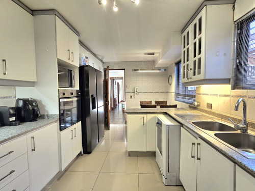 Amplia Casa: Ideal Para Familias Grandes