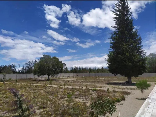 Terreno En La Urbanización Santa Bárbara, Malchingui.