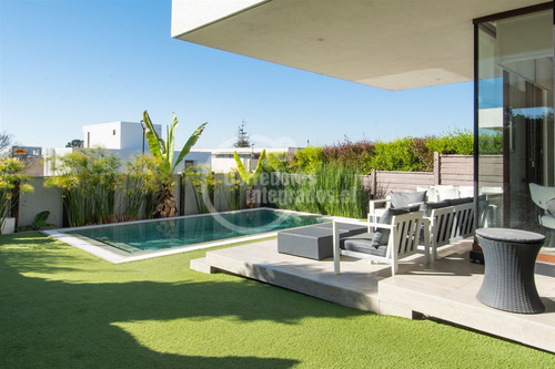Casa En Venta En Exclusivo Condominio De Concón