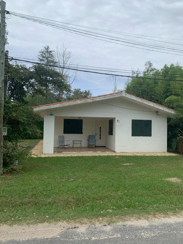 Casa En Santa Ana Con Terreno De 900mts