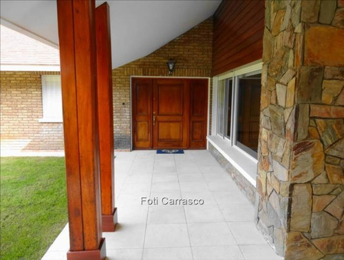 Imagen 2 de 15 de Importante Y Moderna Residencia A Estrenar