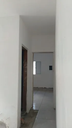 Casa 2 Dormitórios Em Bairro Residencial, Próximo A Comércios, Escolas, Transportes E Muito Mais!