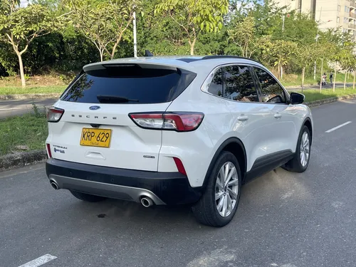 Ford Escape 2.500 Titanium híbrida
