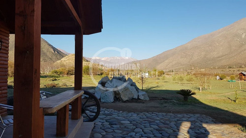 Parcela De 26.000m2 Con Casa Y Cabaña En Putaendo