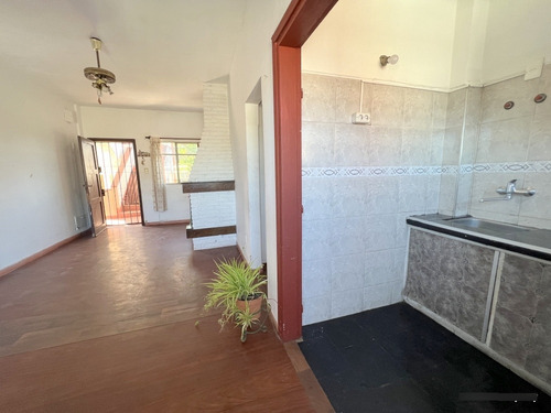 Alquiler De Lindo Apartamento. Peñarol, 3 O 4 Dormitorios, Estufa A Leña, Muy Luminoso Y De Buen Tamaño!