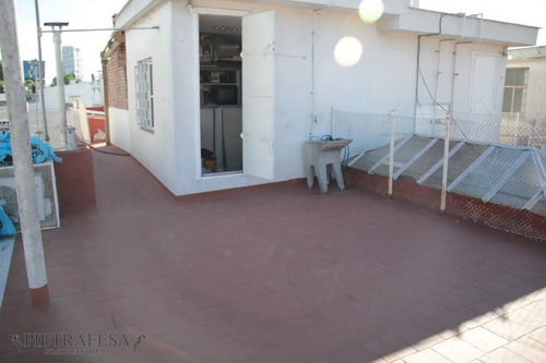 Imagen 12 de 15 de Casa En Venta - 2 Dormitorios, 1 Baño, Azotea Con Parrillero - Mariano Moreno - La Blanqueada
