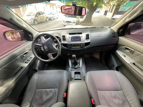 Imagen 17 de 21 de Toyota Hilux 4x2 C/d Srv 3.0 Tdi C/cue