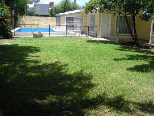 Dueño - Casa Quinta Funes Rosario - Fin De Semana - Semana - Pileta 8x4 Metros Cercada - Hasta Para 12 Personas - Aire Acondicionado Split - Wifi - Tv Cable - Excelente Parque Con Sombra -