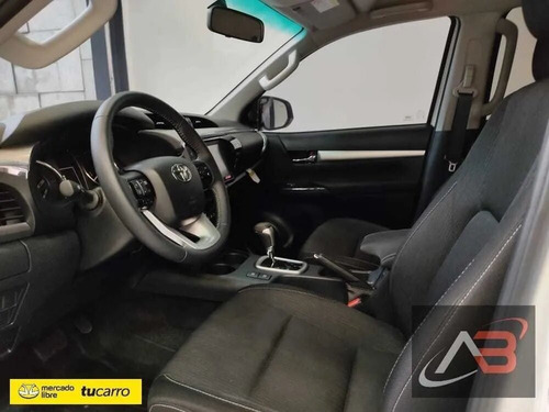 Imagen 8 de 13 de Toyota Hilux Turbo Diesel 4x4