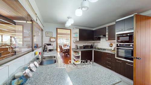 Casa Familiar De 5 Dormitorios Con Amplio Terreno De 746 M2