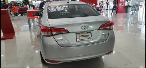 Imagen 5 de 11 de Toyota Yaris S Manual 2022 Saúl