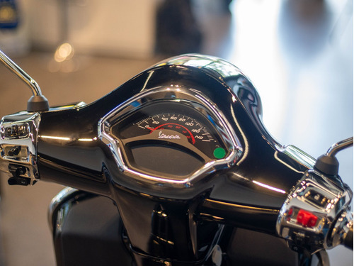 Vespa Gts 300 Super Negra Modelo 2023 Entrega Ya