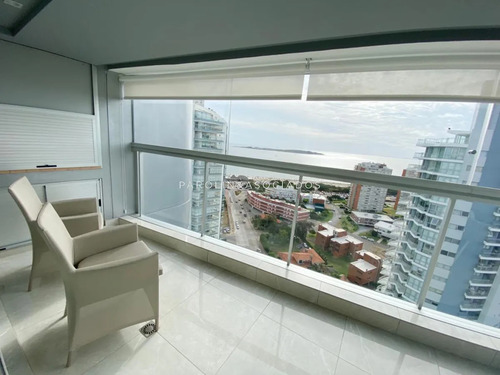 Apartamento De 3 Dormitorios En Venta En Miami Boulevard, Punta Del Este.
