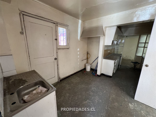 Casa En Venta De 3 Dorm. En Ñuñoa